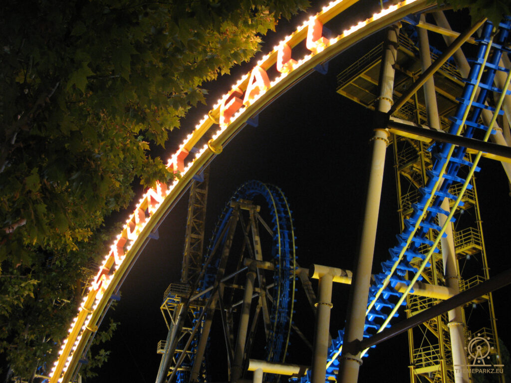 Stunt Fall Parque Warner Madrid Themeparkz