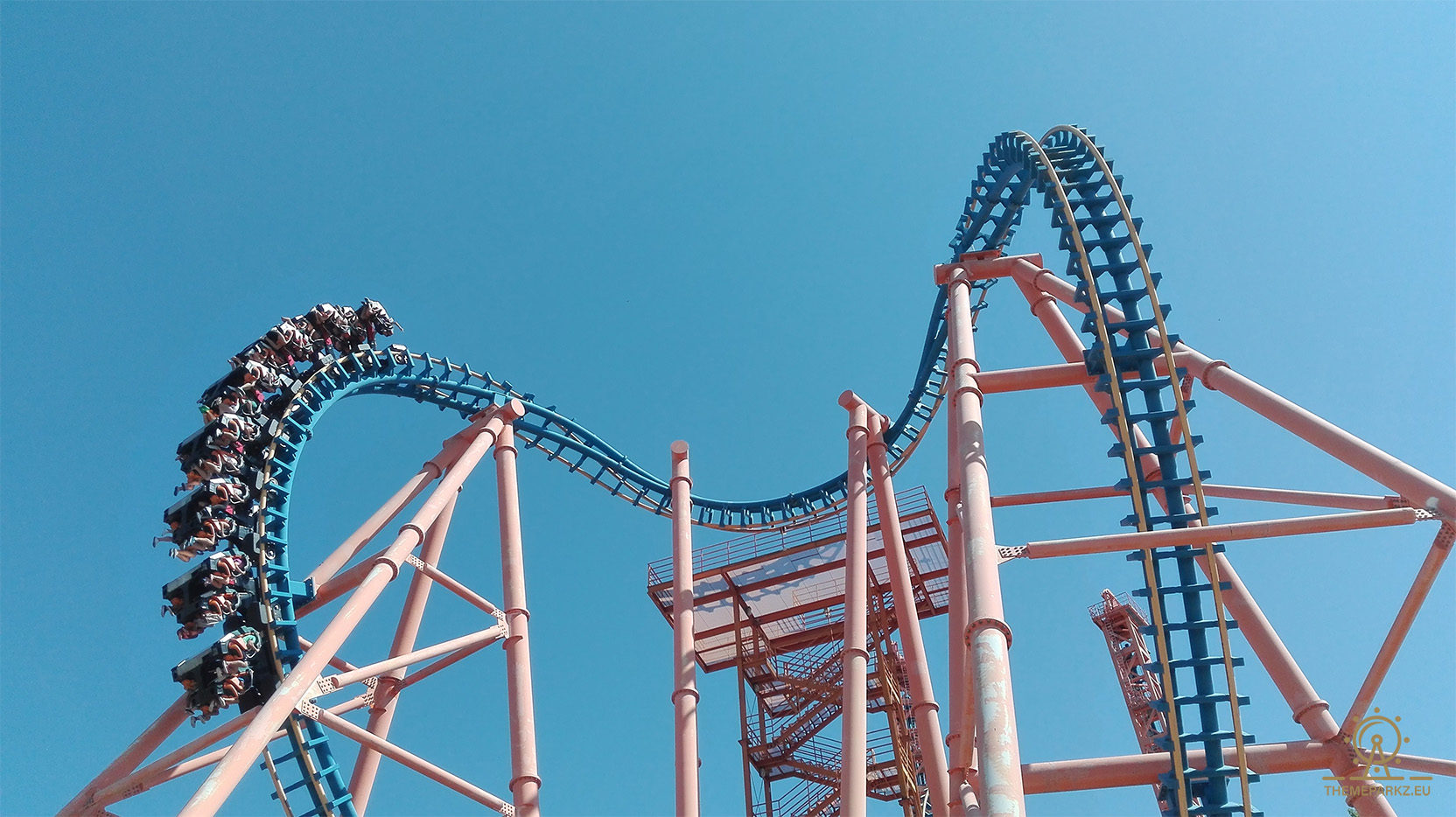 Stunt Fall Parque Warner Madrid Themeparkz